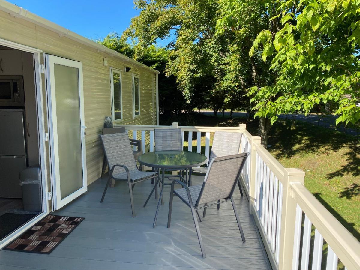 Tranquil Retreat At River Valley Country Park