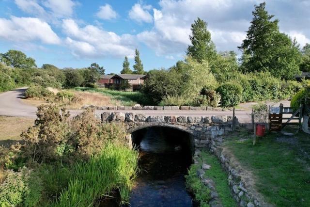 Tranquil Retreat At River Valley Country Park